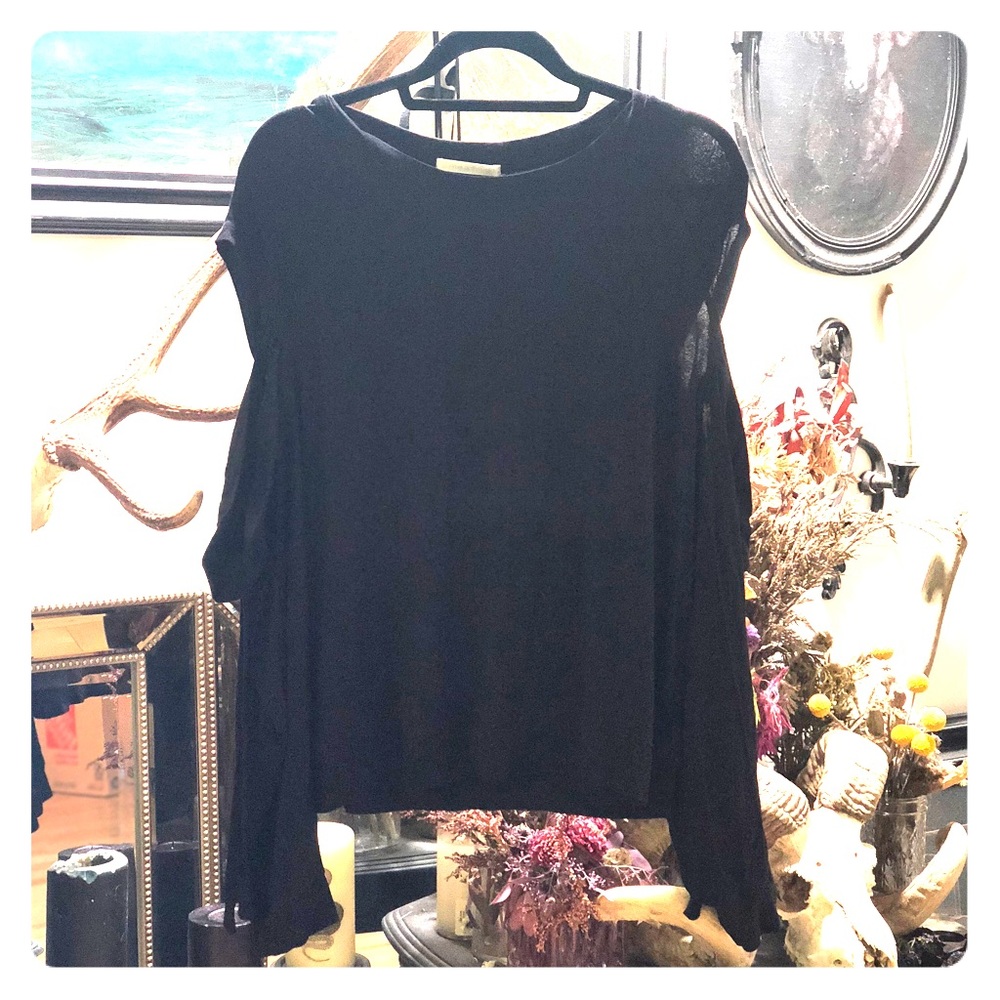 Long sleeve shoulder cut out tie sleeve top